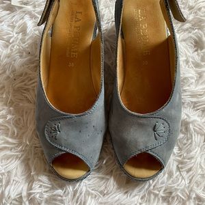 LA PLUME Vintage Blue Leather Wedges